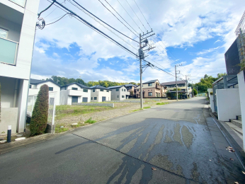 sqsq2ڂ̓yn̑OʓH܂ތnʐ^