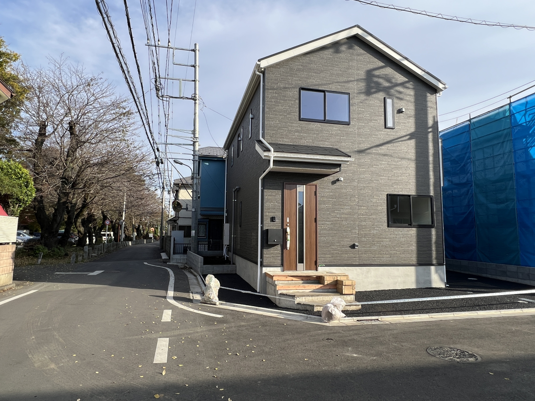 �����s�����q�s�z�K���̐V�z��ˌ��Ă̑O�ʓ��H�܂ތ��n�ʐ^