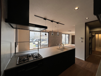 �����s�����q�s�z�K���̐V�z��ˌ��ẴL�b�`��