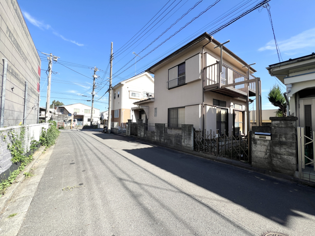 sqs茴̓yn̑OʓH܂ތnʐ^