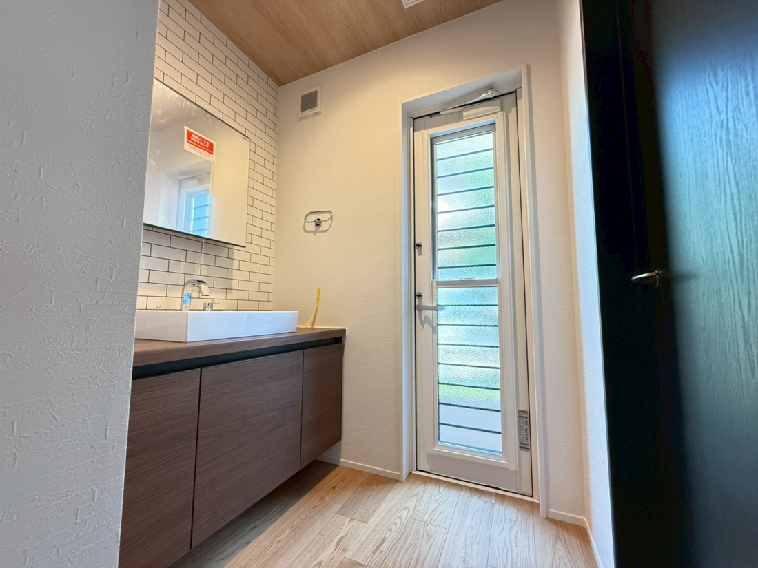 sqs߂341-17̐VzˌĂ̐ʑEʏ